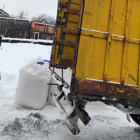 Спасатели оказали помощь водителям, попавшим в сложные ситуации из-за гололёда и гололедицы в ряде районов Южного Урала.